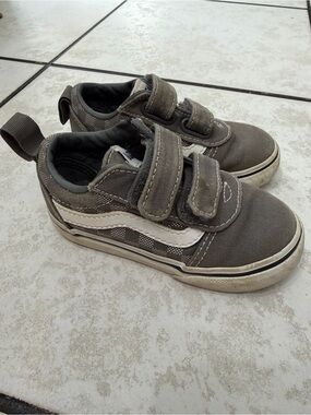 Vans Kids Gray checkered Canvas Velcro Sneakers - size 6